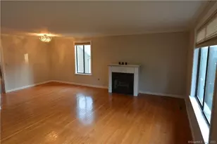 12 Hitching Post Ln, Glastonbury, CT 06033 - Photo 2