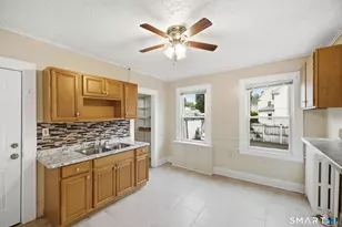 76 Harold St, Hartford, CT 06112 - Photo 6