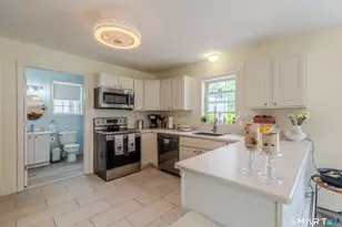 60 Warner Ave, Middletown, CT 06457 - Photo 6