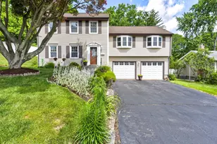 4 Lee Cir, Bloomfield, CT 06002 - Photo 2