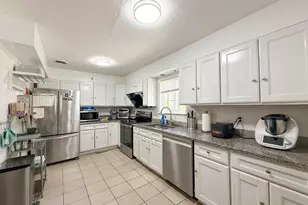 1679 Litchfield Turnpike, Woodbridge, CT 06525 - Photo 10