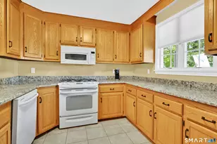 40 Kathleen Way, Manchester, CT 06042 - Photo 6