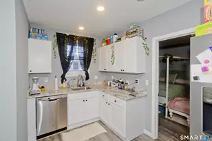 4 Columbus Ave, Enfield, CT 06082 - Photo 6