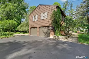 2010 Old Town Rd, Trumbull, CT 06611 - Photo 4