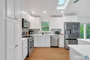 19 Robertson Dr, Hamden, CT 06518 - Photo 4