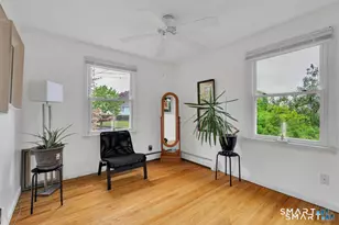 19 Robertson Dr, Hamden, CT 06518 - Photo 14
