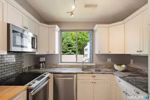 60 Rowayton Woods Dr, Norwalk, CT 06854 - Photo 8