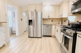 102 Peck Ave, West Haven, CT 06516 - Photo 4