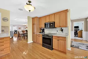 31 Ross Way, Windsor Locks, CT 06096 - Photo 6