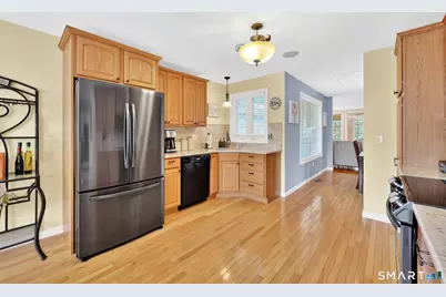 31 Ross Way #31, Windsor Locks, CT 06096 - Photo 2