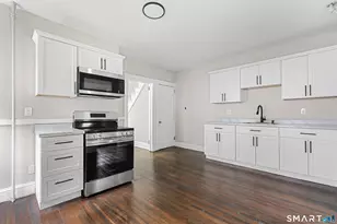 241 Oak St, Manchester, CT 06040 - Photo 2