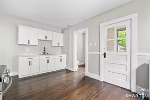 241 Oak St, Manchester, CT 06040 - Photo 6