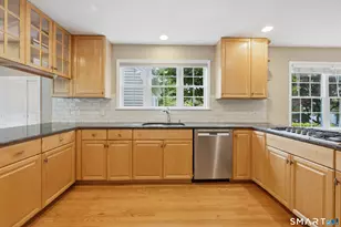 20 Pequot Ct, Monroe, CT 06468 - Photo 8