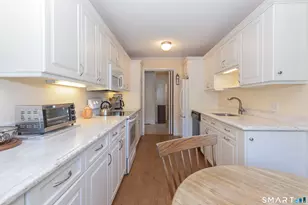 912 Heritage Vlg, Southbury, CT 06488 - Photo 6