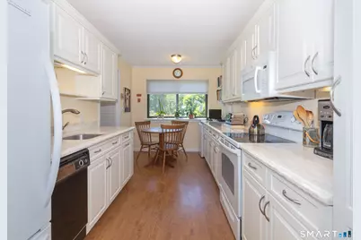 912 Heritage Village #B, Southbury, CT 06488 - Photo 4