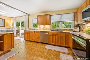 1067 Litchfield Turnpike, New Hartford, CT 06057 - Photo 8