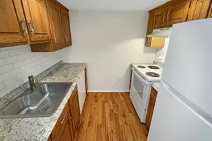 183 Livingston Pl, Bridgeport, CT 06610 - Photo 10
