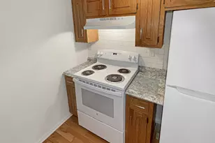 183 Livingston Pl, Bridgeport, CT 06610 - Photo 12