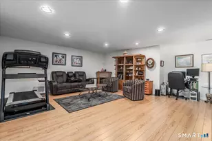 2101 Eaton Ct, Danbury, CT 06811 - Photo 34