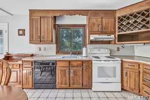 36 Romanock Pl, Fairfield, CT 06824 - Photo 12