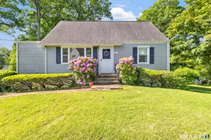 36 Romanock Pl, Fairfield, CT 06824 - Photo 2