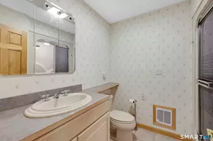 10 Hampshire Ln, Simsbury, CT 06070 - Photo 36