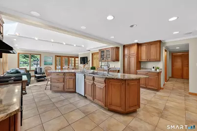 10 Hampshire Lane, Simsbury, CT 06070 - Photo 10