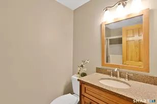 10 Hampshire Ln, Simsbury, CT 06070 - Photo 22