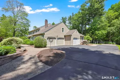 10 Hampshire Lane, Simsbury, CT 06070 - Photo 2