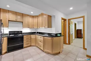 10 Hampshire Ln, Simsbury, CT 06070 - Photo 32