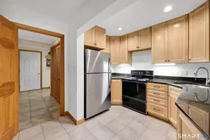 10 Hampshire Ln, Simsbury, CT 06070 - Photo 30