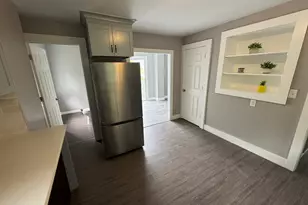 10 Center St, Windsor Locks, CT 06096 - Photo 4
