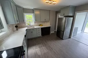 10 Center St, Windsor Locks, CT 06096 - Photo 2