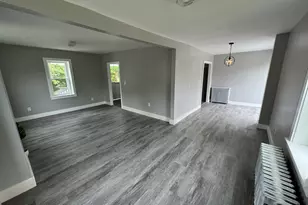 10 Center St, Windsor Locks, CT 06096 - Photo 18