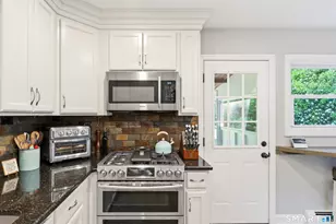 17 Greenbriar Ln, Newtown, CT 06470 - Photo 20