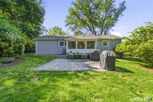17 Greenbriar Ln, Newtown, CT 06470 - Photo 2