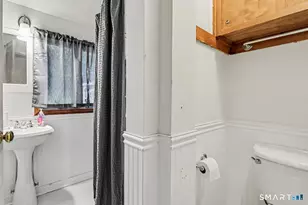 140 Emmett Ave, Derby, CT 06418 - Photo 20