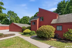 298 Hollister Way W, Glastonbury, CT 06033 - Photo 2