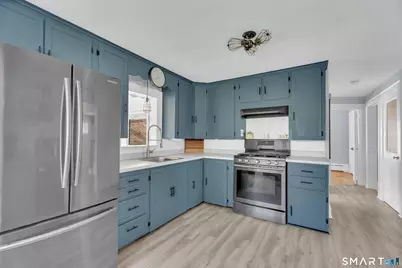 8 Bailey Avenue, Wallingford, CT 06492 - Photo 12