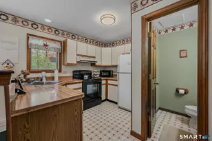 348 Boston Post Rd, Waterford, CT 06385 - Photo 18