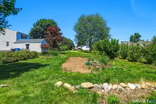 24 Crown St, Trumbull, CT 06611 - Photo 8