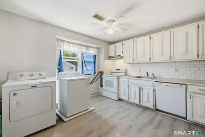 12 Georgetown Drive #D, Enfield, CT 06082 - Photo 2