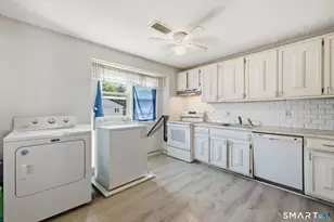 12 Georgetown Dr, Enfield, CT 06082 - Photo 2