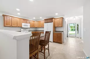 176 Julia Ct, Newtown, CT 06482 - Photo 12