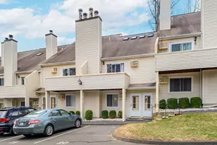 2 A Jeanette Rd, Danbury, CT 06811 - Photo 2