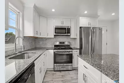 35 Oakleaf Street, Bridgeport, CT 06606 - Photo 10