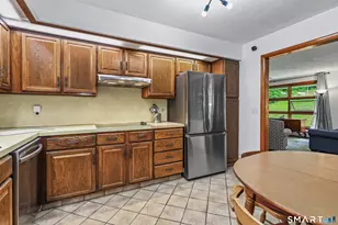 37 Anella Dr, Bethany, CT 06524 - Photo 10