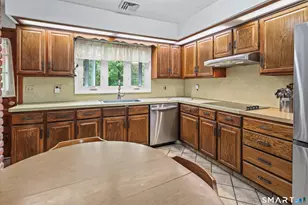 37 Anella Dr, Bethany, CT 06524 - Photo 8