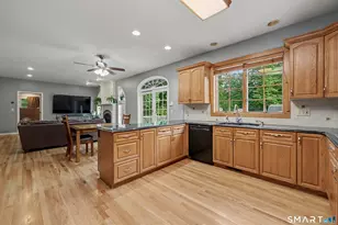 38 Douglas Dr, Hamden, CT 06518 - Photo 10
