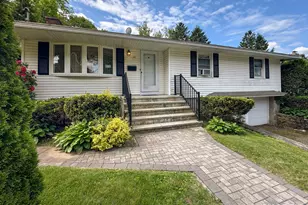 38 Fleetwood Dr, Waterbury, CT 06706 - Photo 2
